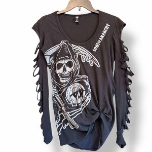 Sons of Anarchy distressed skull print shredded long sleeves, knot hem Top, sz S